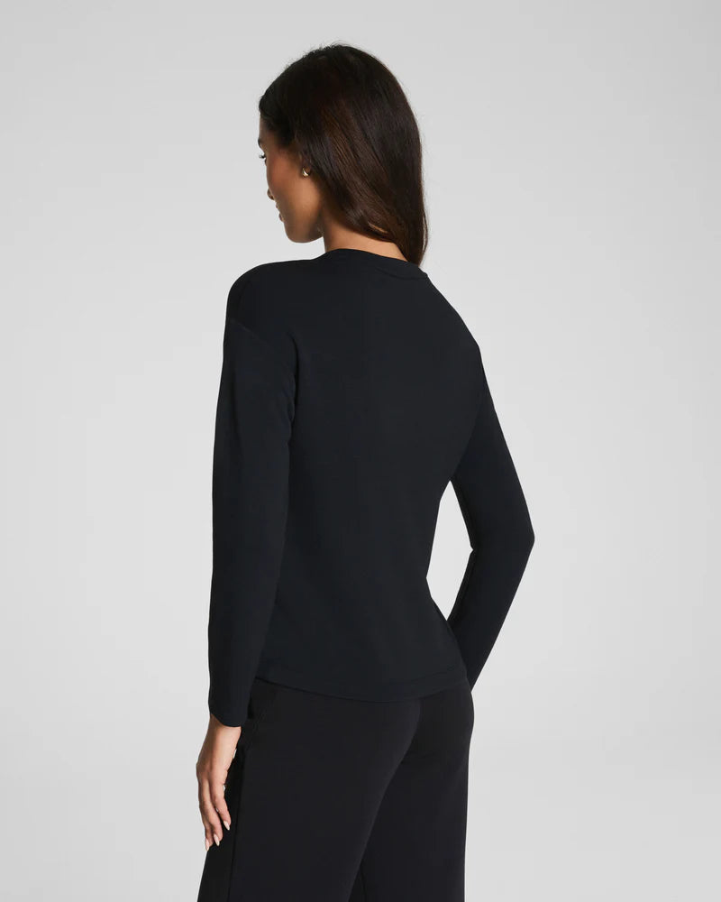 AirEssentials Long Sleeves Side Slit Very Black Top