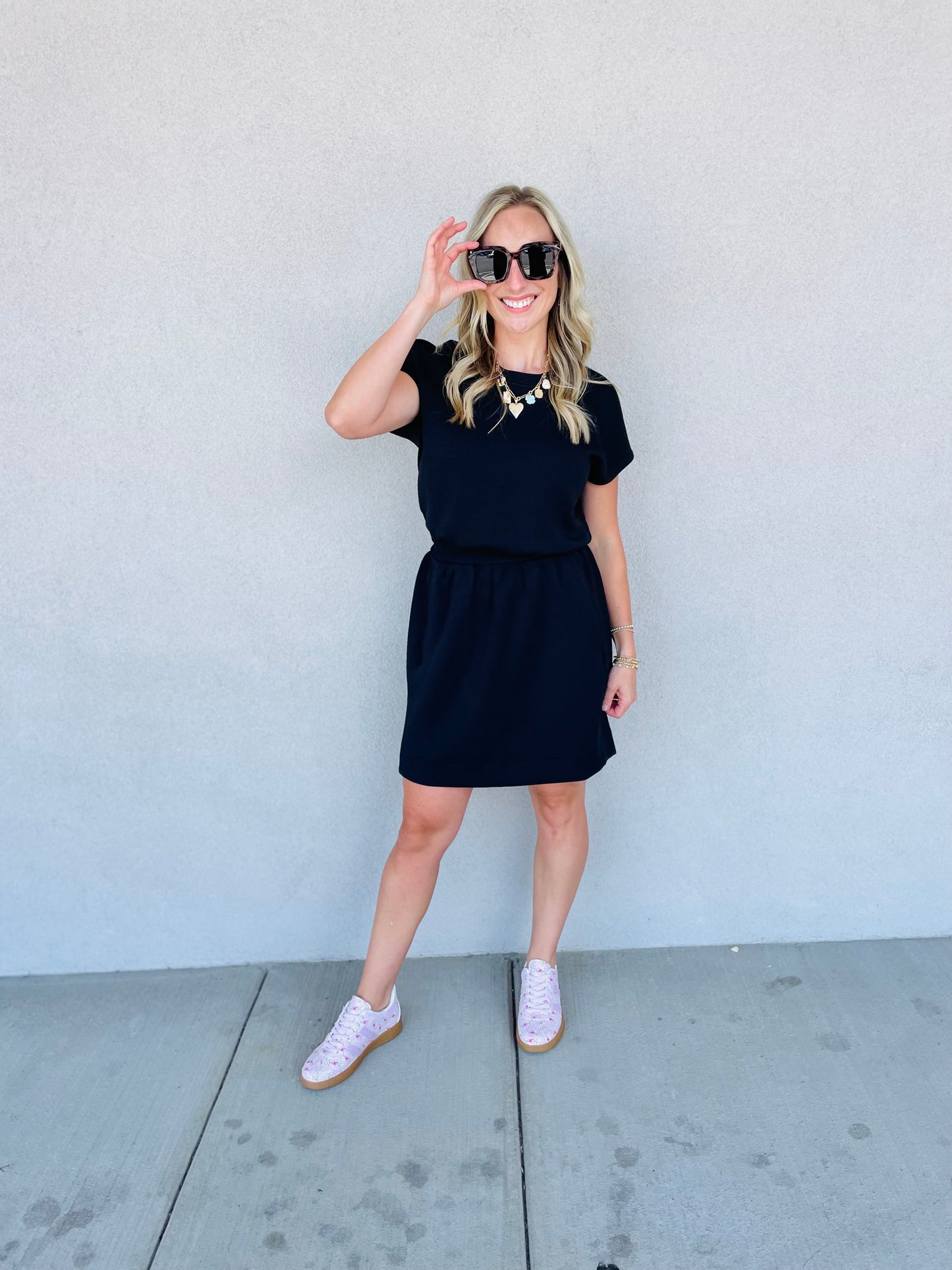AirEssentials Crew Sweatshirt Black Dress