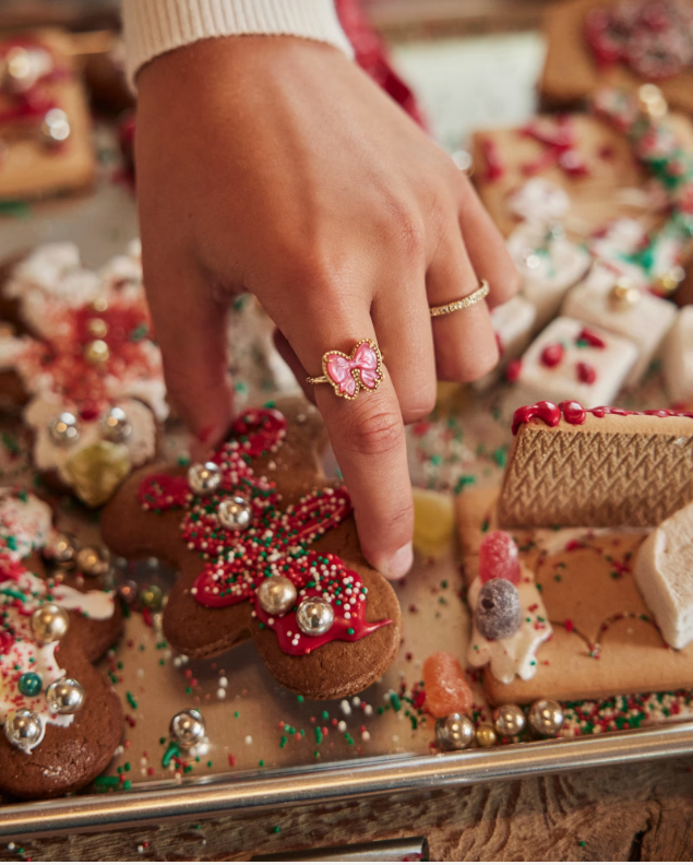 Haley Bow Gold Band Ring in Rose Violet Mother-of-Pearl