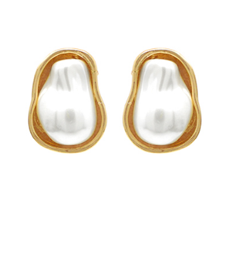 Curvy Pearl Stud Earrings