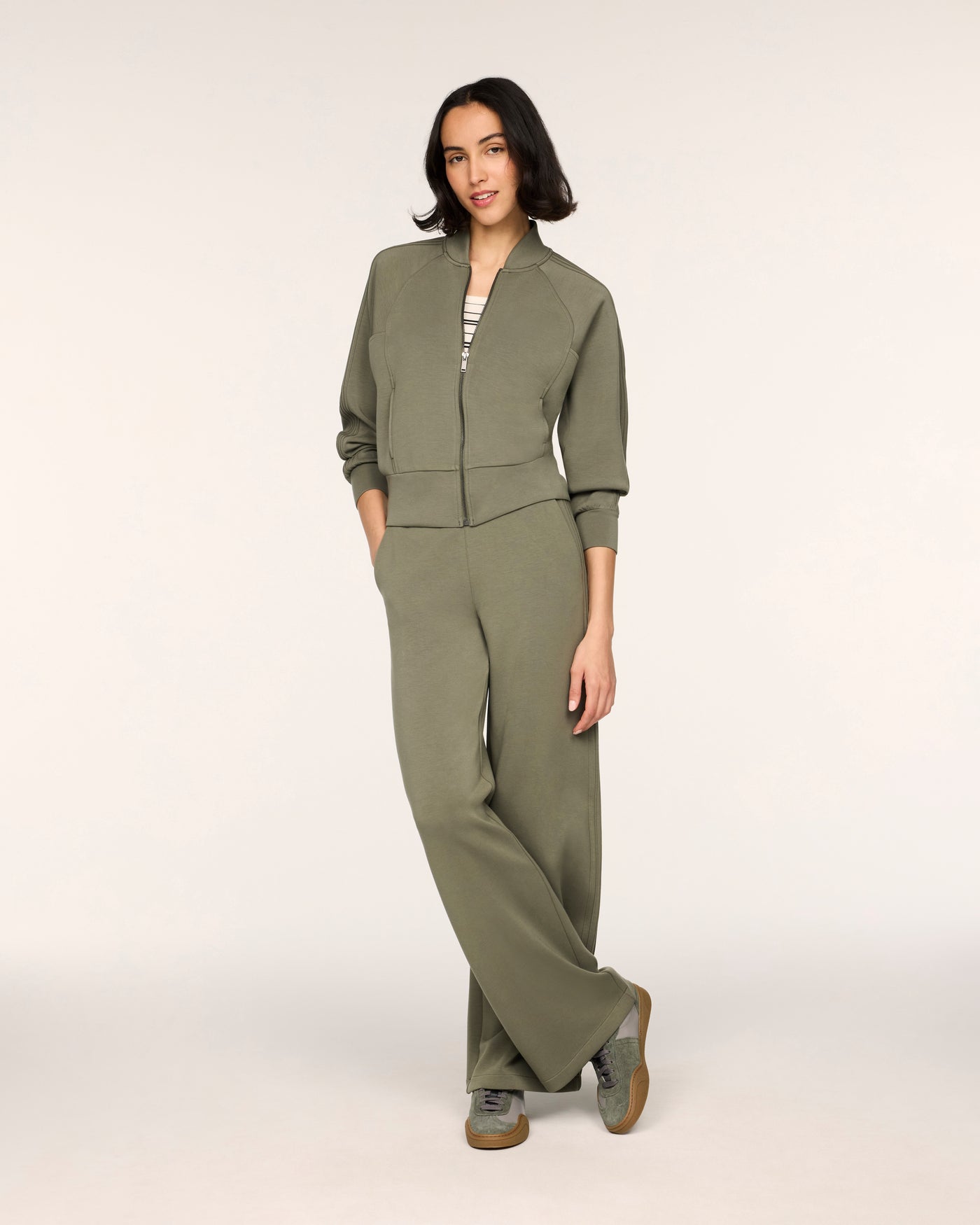 Airessentials Pintuck Wide Leg Pant in Herb