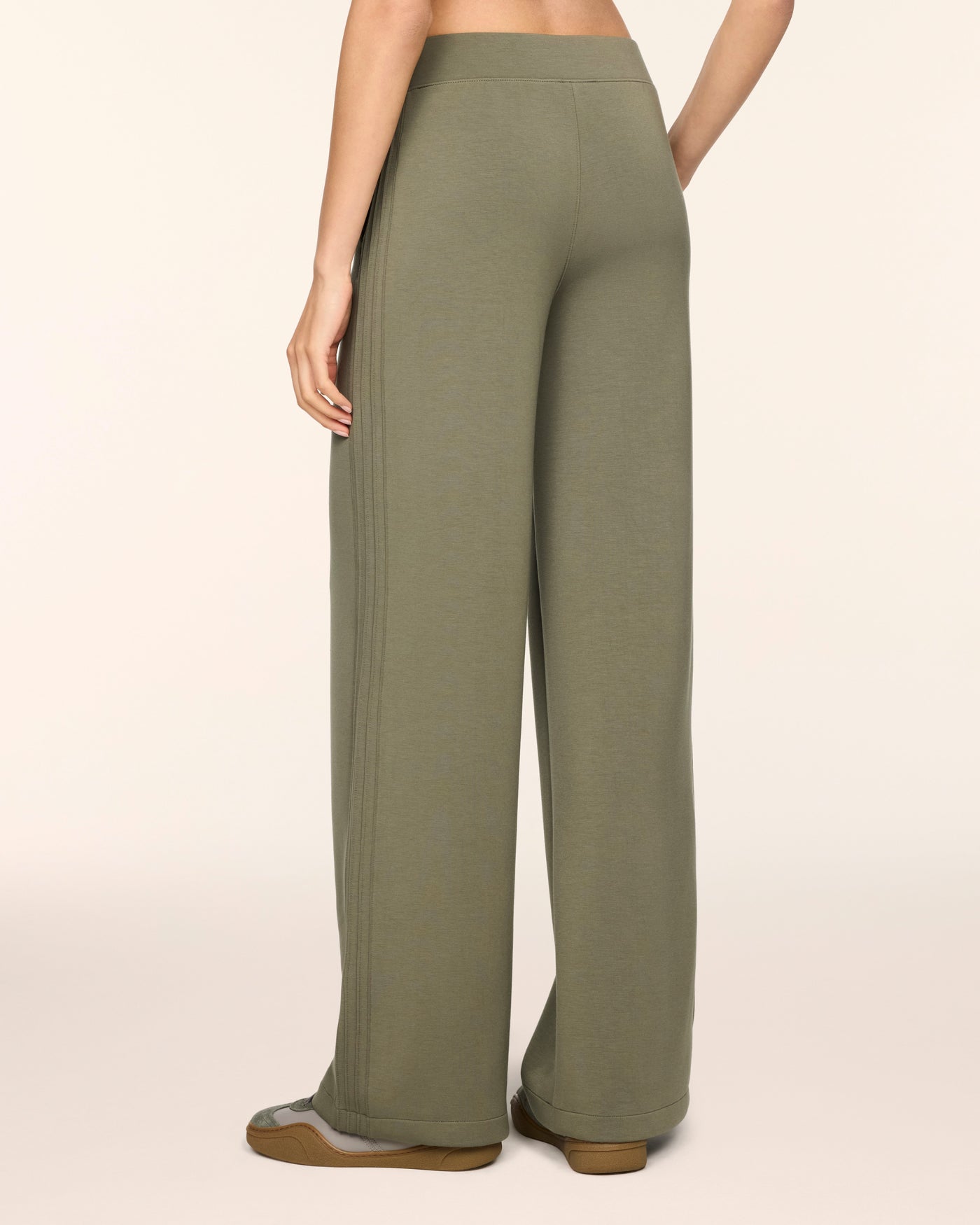 Airessentials Pintuck Wide Leg Pant in Herb