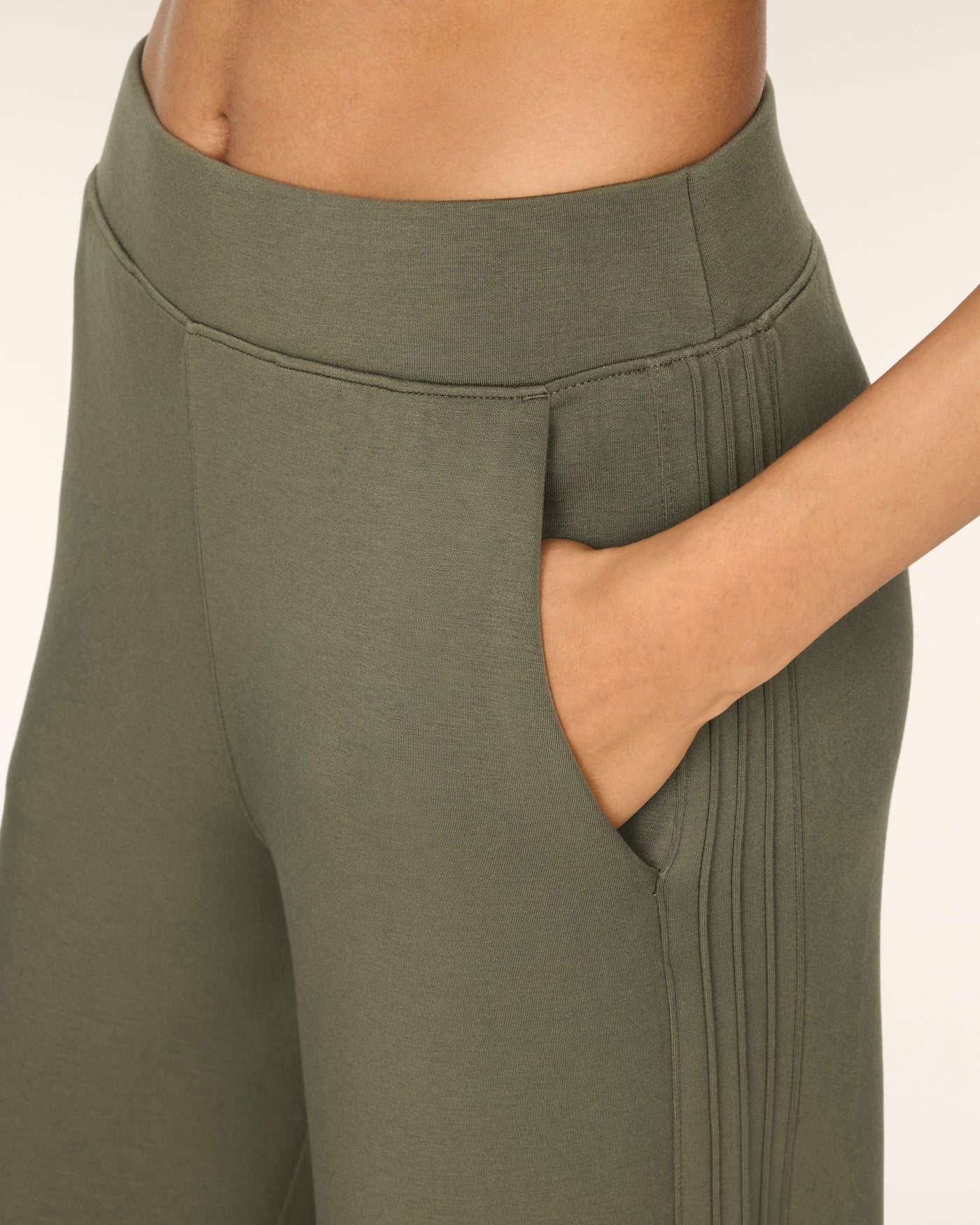 Airessentials Pintuck Wide Leg Pant in Herb