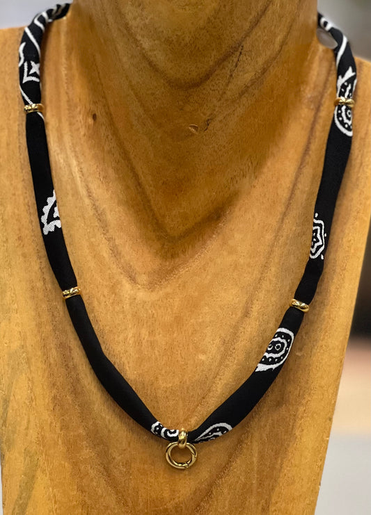 Charm Bandit Black Necklace