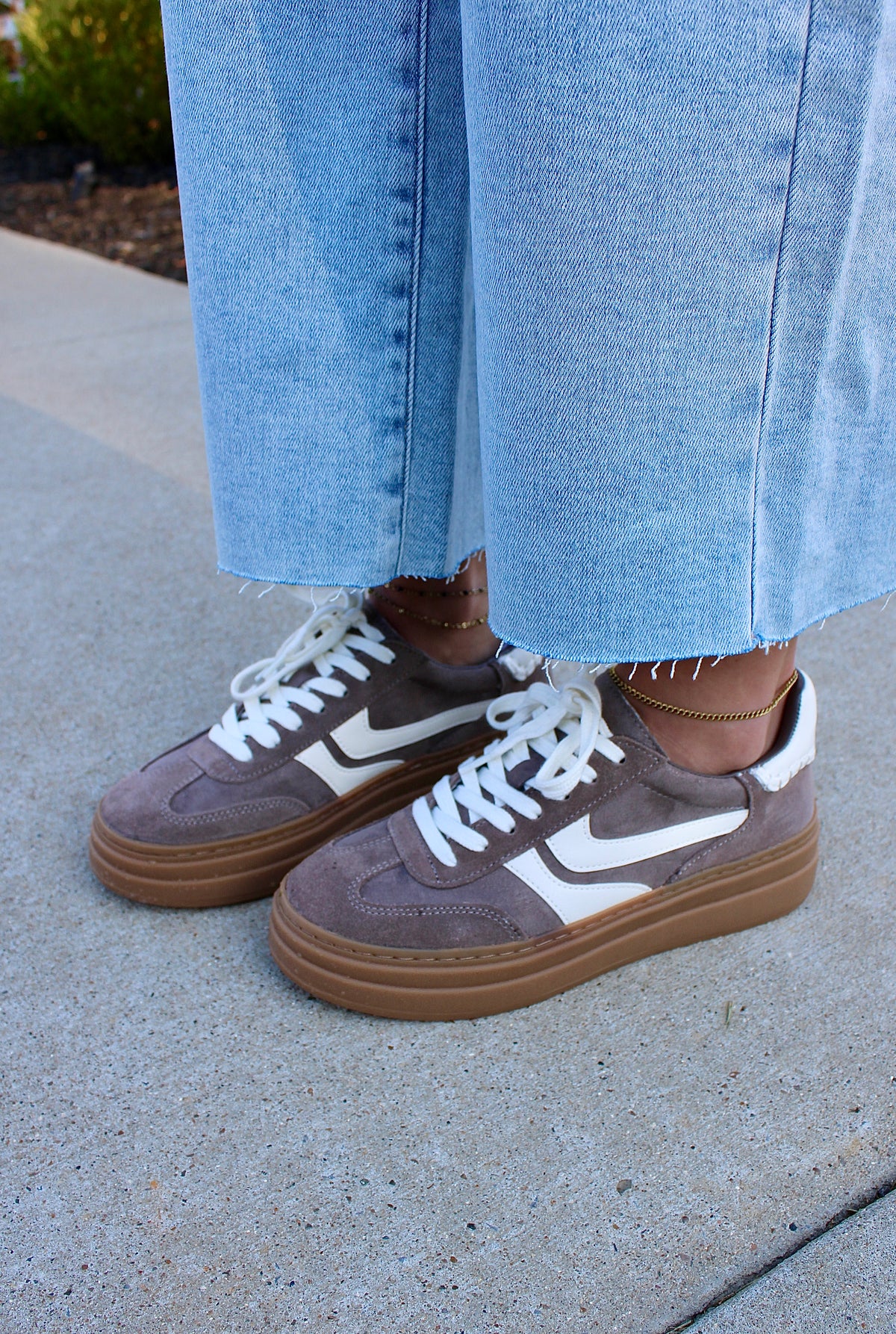 Dodge Taupe Multi Sneakers