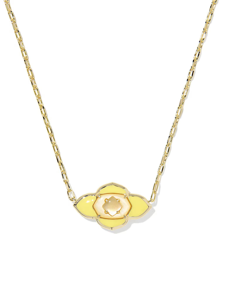 Abbie Medallion Gold Short Pendant Necklace in Yellow Mix
