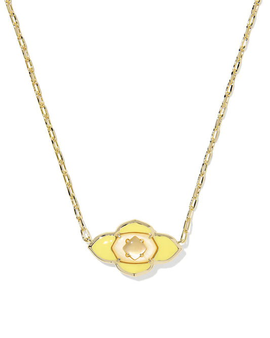Abbie Medallion Gold Short Pendant Necklace in Yellow Mix
