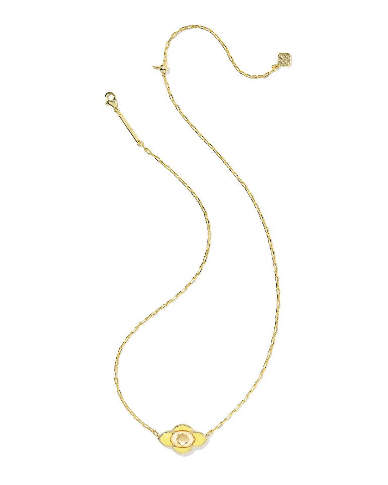 Abbie Medallion Gold Short Pendant Necklace in Yellow Mix