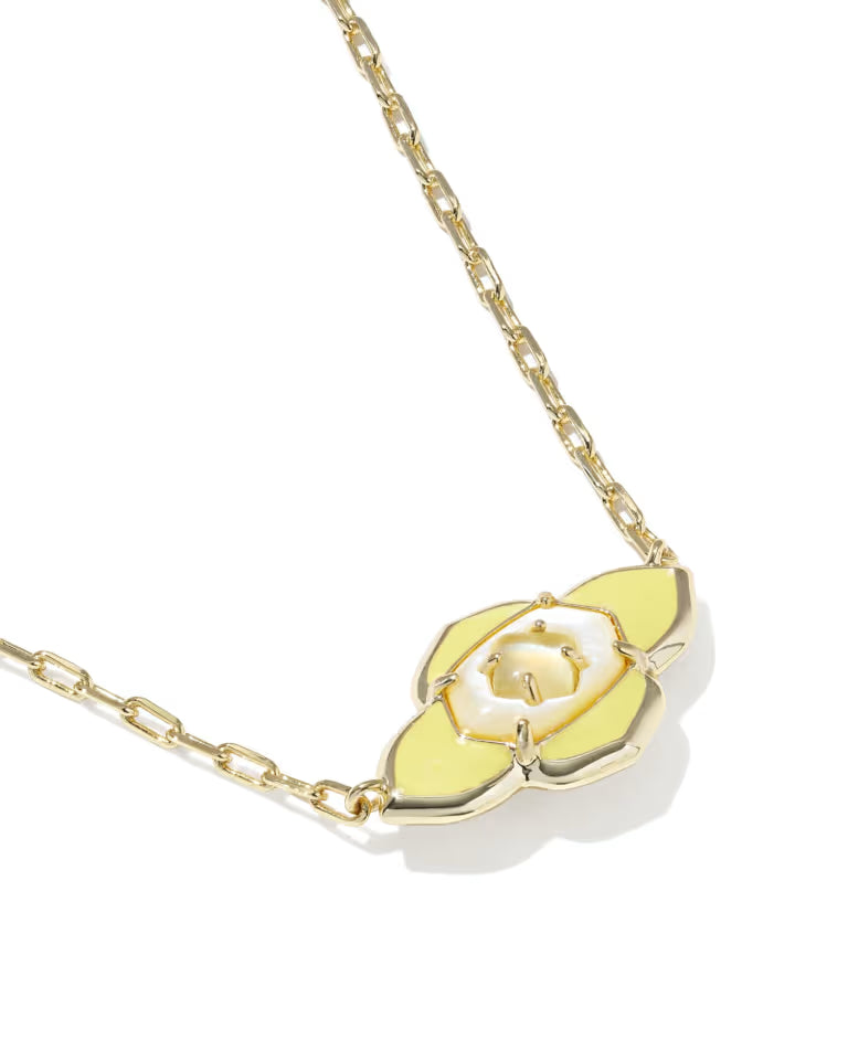 Abbie Medallion Gold Short Pendant Necklace in Yellow Mix