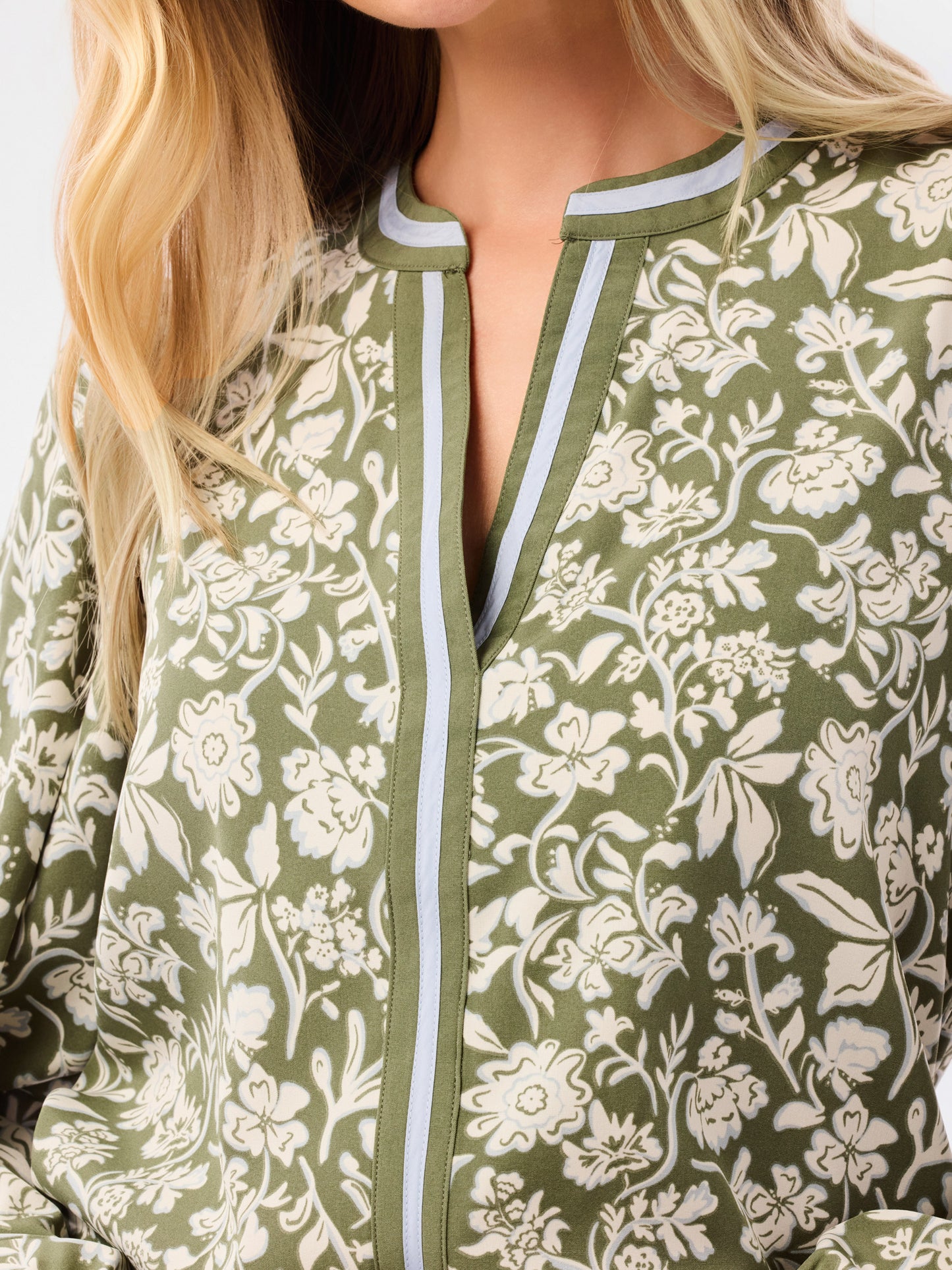 Naomi Painted Trillium Top in Olive