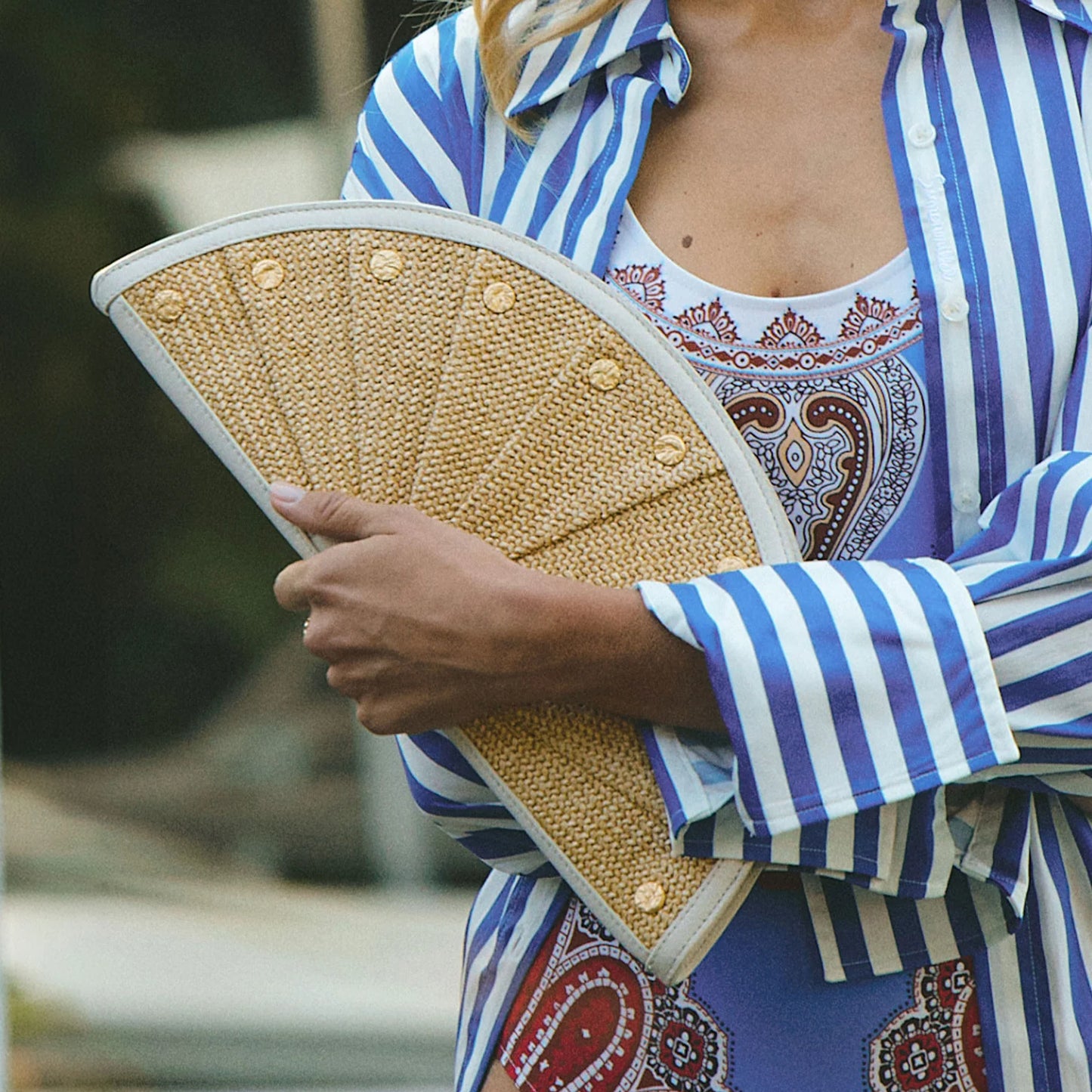 Shelley Calla Lily White Raffia/Brushed Gold Hammered Clutch