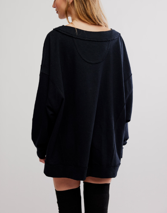 Staycation Black Pullover