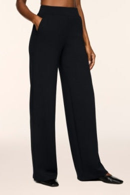AirEssentials Pintuck Wide Leg Pants in Black